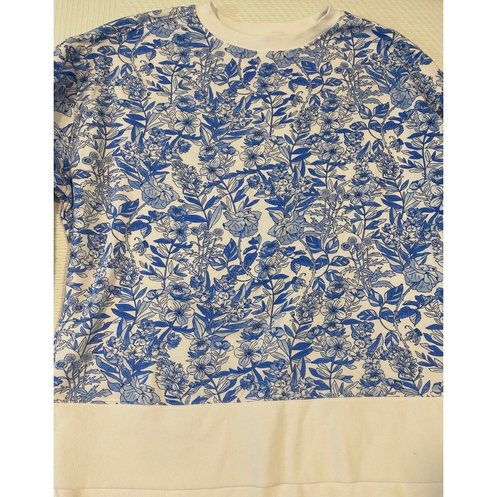Crown & Ivy Blue and White light weight pullover size xs